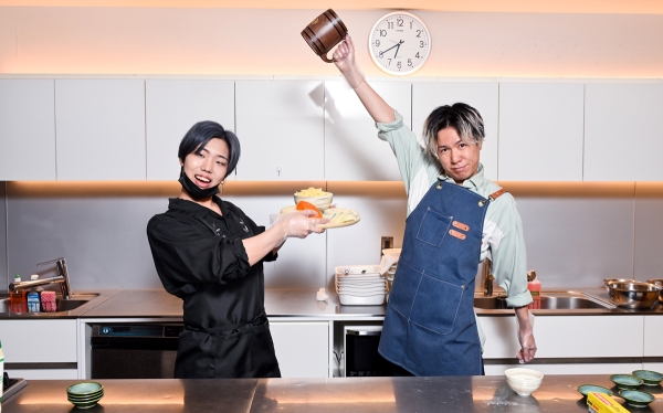 이번 요리 담당. 왼쪽부터 4Gamer 영상 스태프 이츠키, 오레치