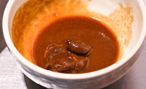 하지만 결국은 카레. 카레가 모든 것의 답. 1,000엔의 맛이 났다. 대부분의 와일즈 헌터들이 (현재는) 고어 마가라 방어구에 도달한 것처럼, 난과 카레는 만나게 될 운명인 것 같다