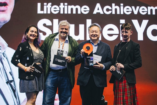 게임스컴 라탐 2025에서 평생 공로상 수상