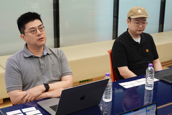 <사진> NHN '다키스트 데이즈' 김동선 개발 총괄 PD, 정중재 게임 사업 실장