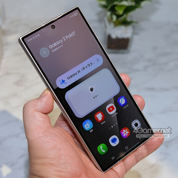 폴드7의 서브 디스플레이