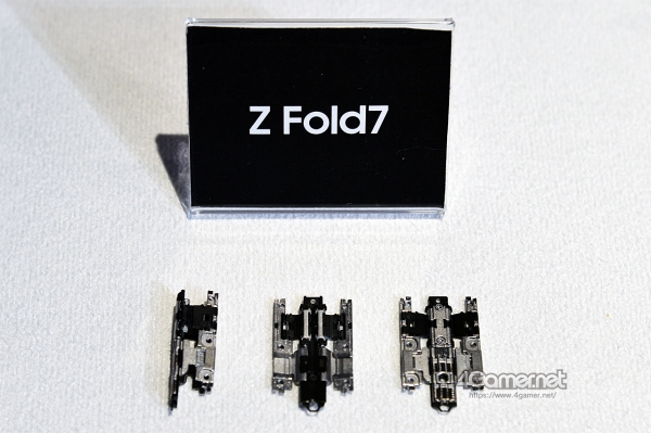 신규 개발된 힌지 부품.