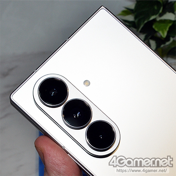 폴드7의 후면 카메라