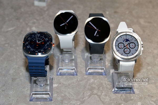 왼쪽부터 갤럭시 워치 울트라 2025년 모델, 갤럭시 워치8, 갤럭시 워치8 클래식