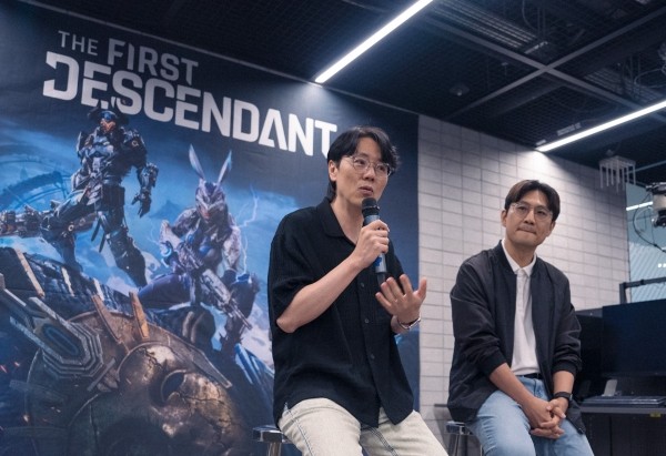 (왼쪽부터)이범준 총괄 PD, 주민석 디렉터