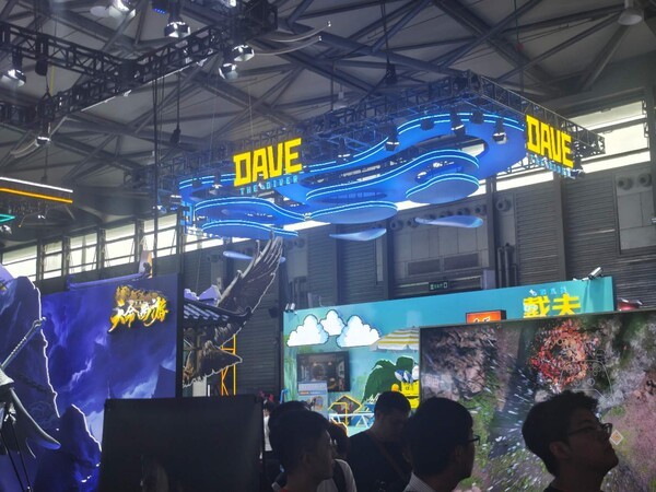 차이나조이 2025에서도 크게 부스를 마련했던 '데이브 더 다이버'. 코스플레이어들도 데이브 감성 가득이다.