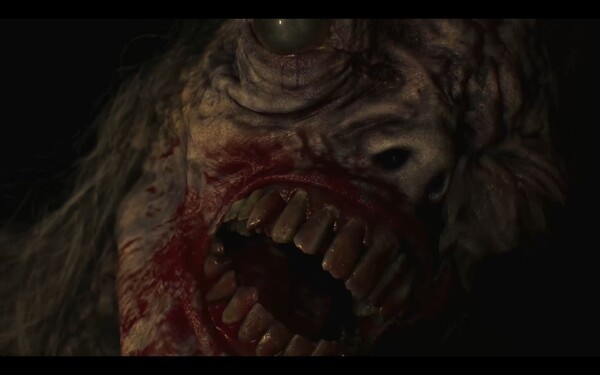 건물에는 거대한 생물이 돌아다니고 있다.