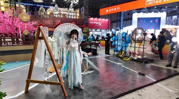 귀에 “스고이(すごい)”라는 말만 안 들렸다면, 여기가 중국 게임쇼인지 일본 게임쇼인지 헷갈릴 뻔했다.