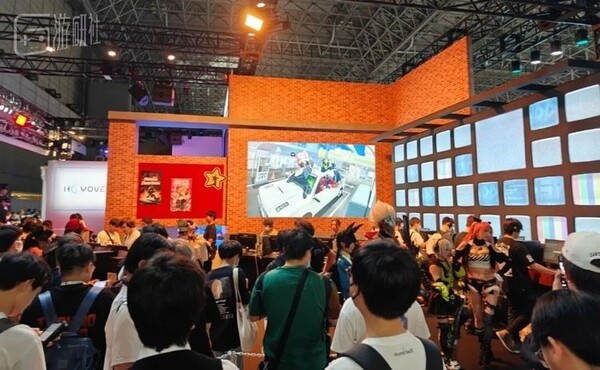 사실 그때도 미호요 같은 중국 서브컬처 게임사들이 참가했고, 일반 관람일에는 꽤 인기가 있었지만, 중국에서 이 소식을 주목하는 사람이 많지 않았다.