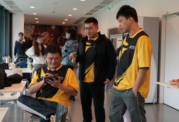 사진: 컴투스, ‘SWC2025’ 월드 파이널 프로필 촬영 대기 중인 선수들