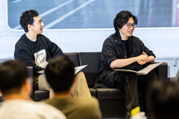 좌로부터 하이퍼그리프 Rua 디자이너, 해묘 PD