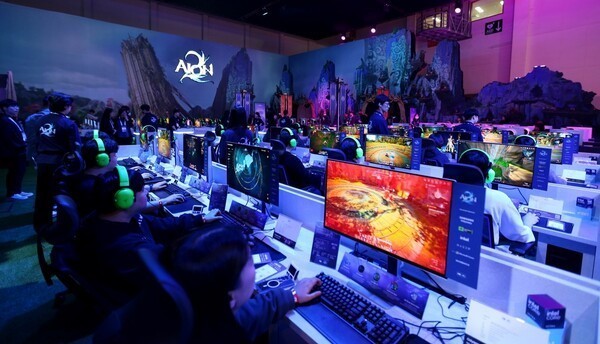 사진: '지스타 2025' 엔씨소프트의 신작 아이온2 부스 