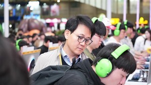 넷마블 방준혁 의장, 지스타 현장 방문 "직접 소통으로 혁신"