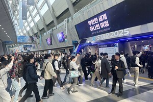 [현장] 주말 맞이한 '지스타 2025', 오픈부터 많은 관람객 몰려