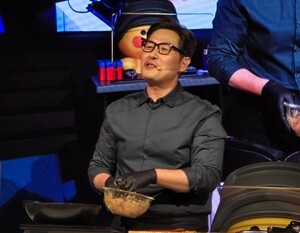 [현장] 카카오게임즈 ‘배틀그라운드’, 김풍 작가의 기내식 맛은?