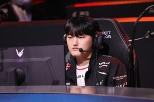 [LCK컵 현장] T1, 페이즈 코르키로 BNK와의 1세트 승